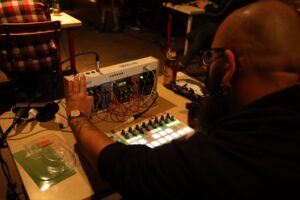 SYNTHESIZE IT! Die DAVE Jam Session