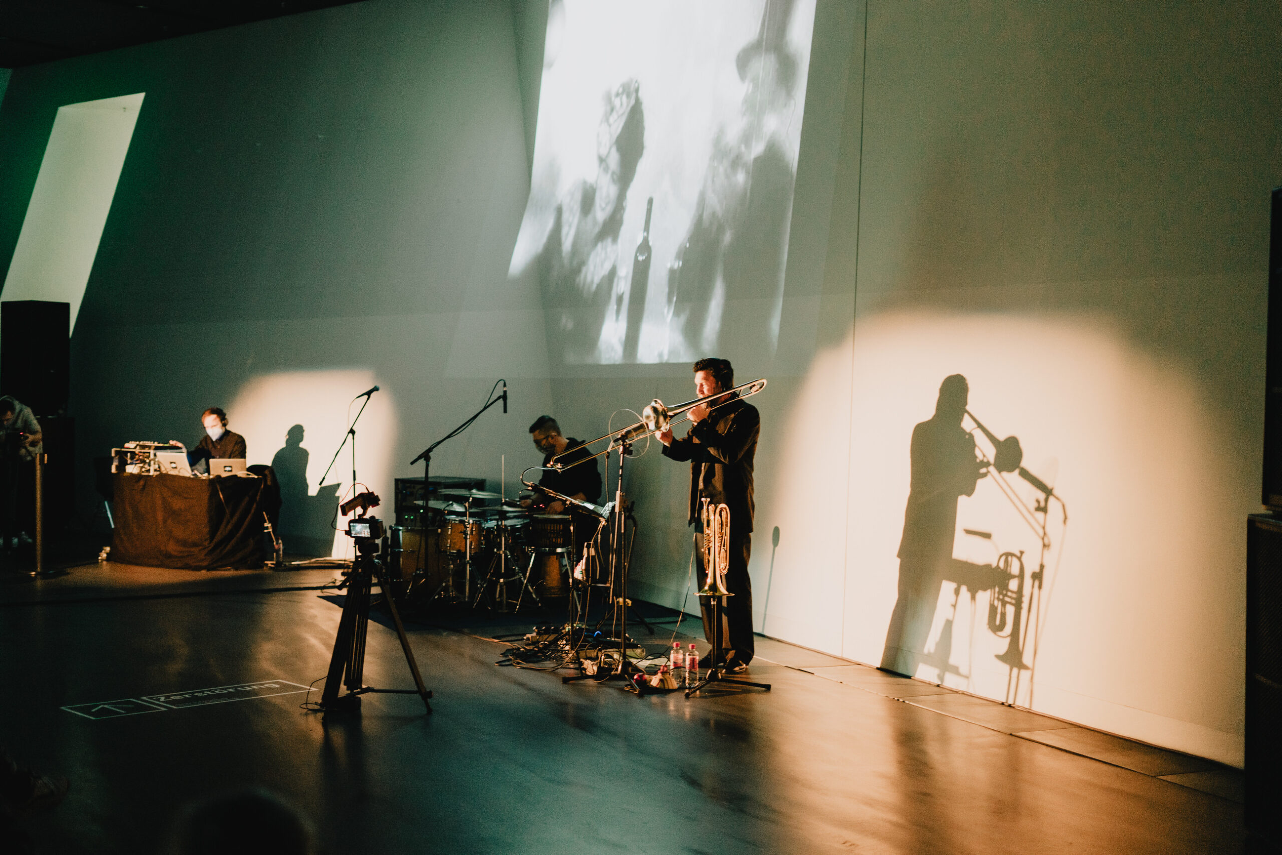 Bild über die Neuigkeit Vive la Commune! in der DAVE-TV-Mediathek 