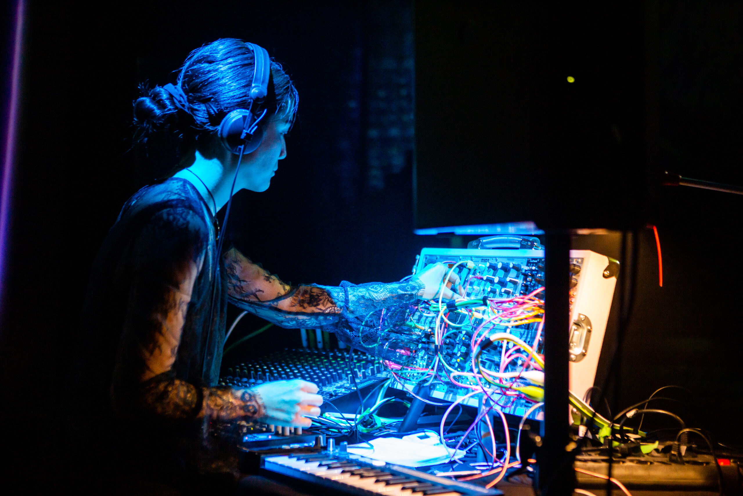 Bild über die Neuigkeit JakoJako live at DAVE Festival Opening 2021 